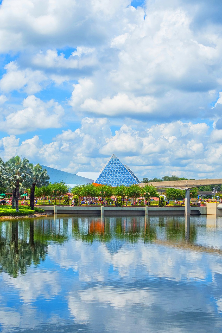 découvrez epcot, le parc emblématique de walt disney world, où l'innovation, la technologie et la culture du monde entier s'unissent. explorez des attractions fascinantes, des spectacles uniques et savourez des délices culinaires dans un cadre enchanteur. plongez dans l'esprit d'exploration et de découverte, tout en profitant d'une expérience inoubliable en famille.